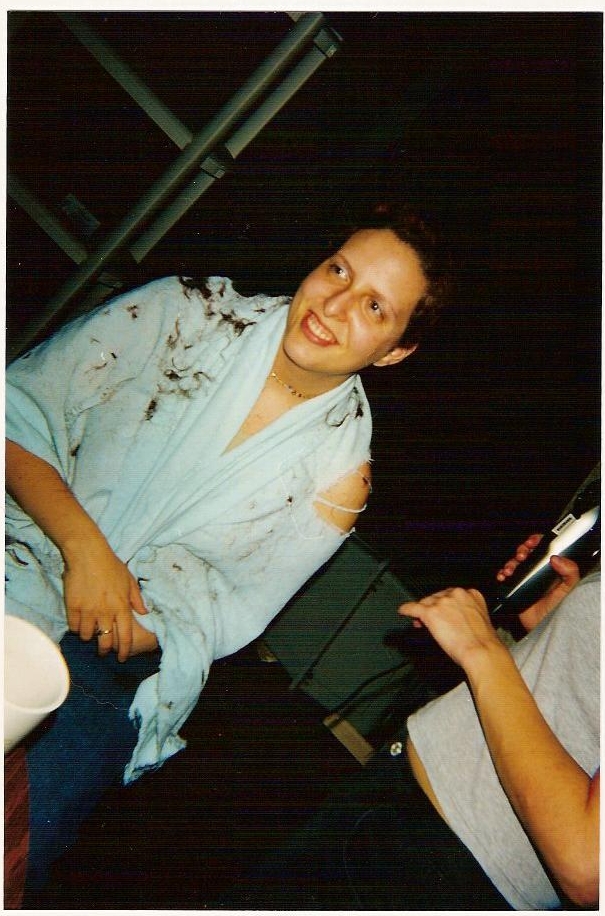 <Full picture of Hannah getting her head shaved>
